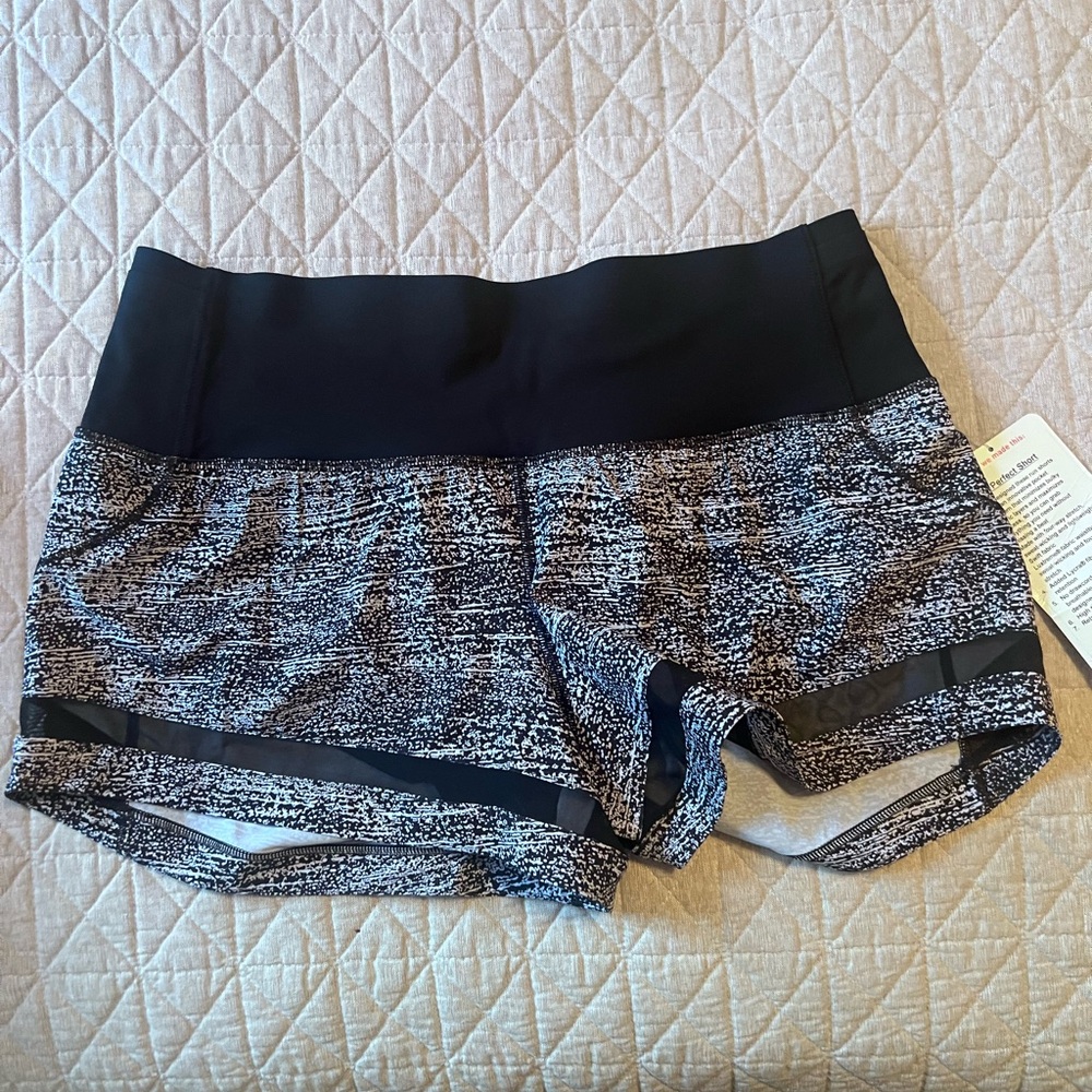 New Lululemon sz 8 Women's Black and Gray Shorts